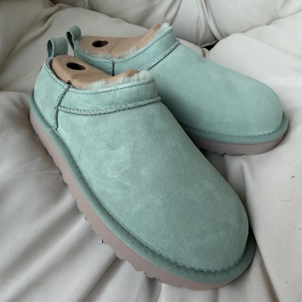Ugg Women's Classic Micro Boot Size 6M Artichoke